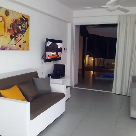 Yialos Holiday Apartments * Perivolia