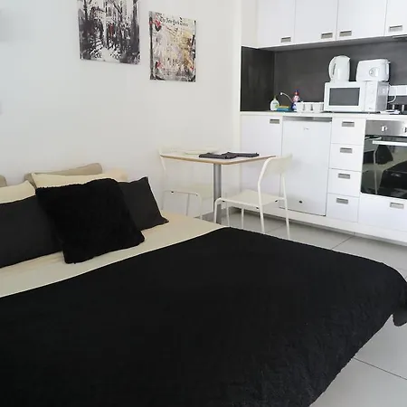 Yialos Holiday Apartments Perivolia
