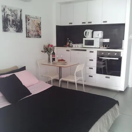 Yialos Holiday Apartments * Perivolia
