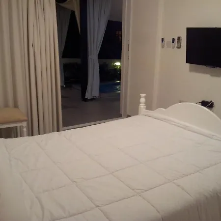 Yialos Holiday Apartments * Perivolia